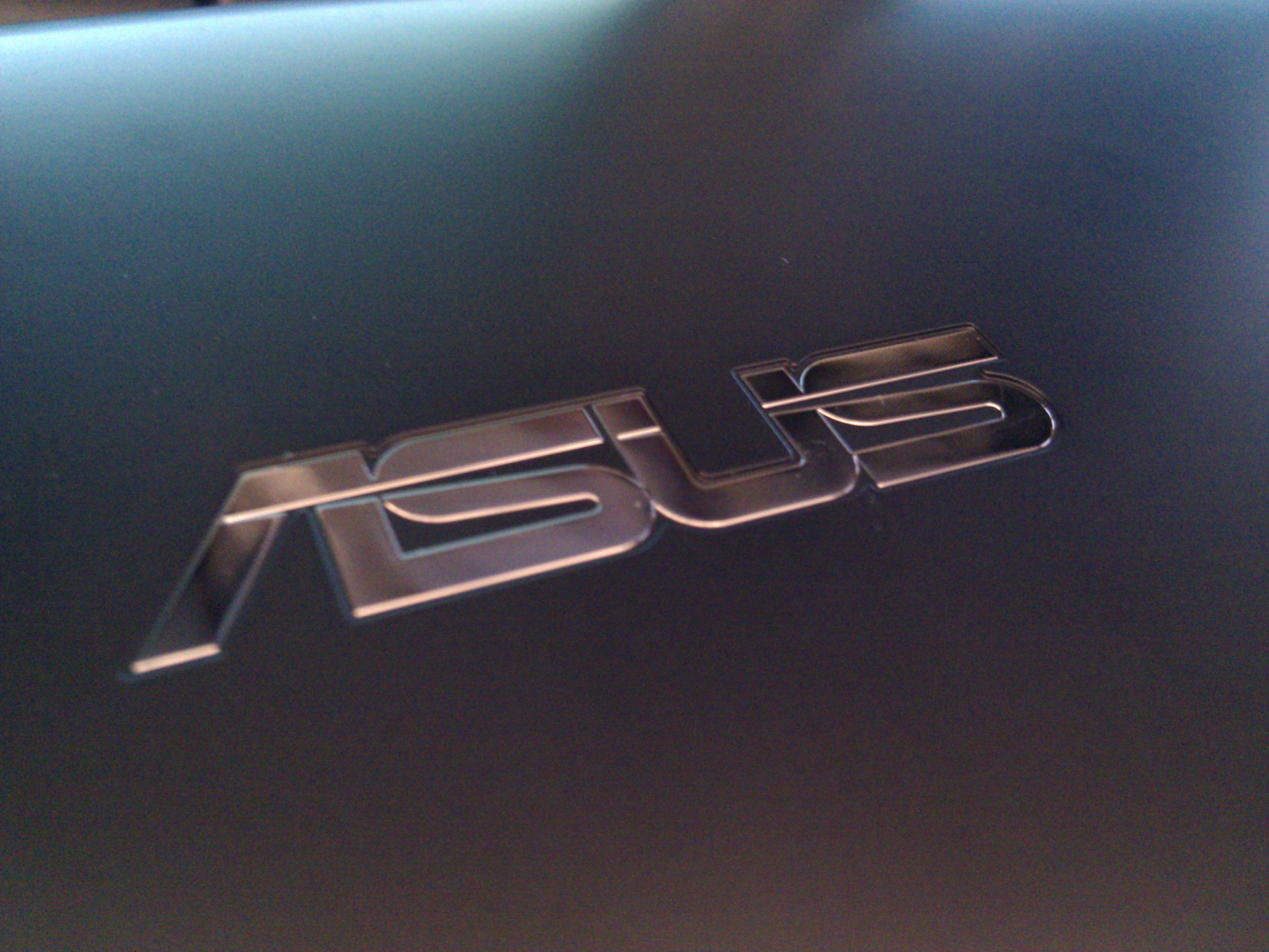 The top of the lid with Asus logo and matte black background
