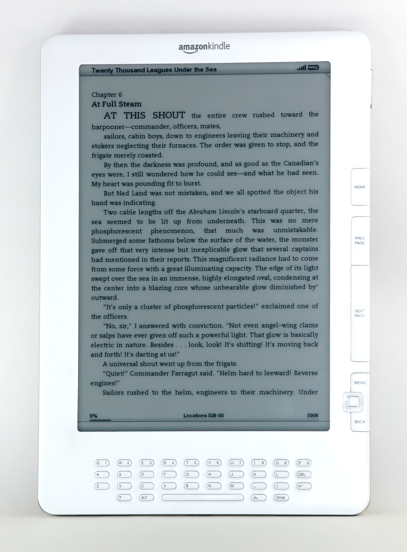 The Kindle DX    <small>[CC-BY-SA-3.0 Jon Davis](http://commons.wikimedia.org/wiki/File:Kindle_DX_Front.jpg)</small>” width=”600px”/><figcaption class=